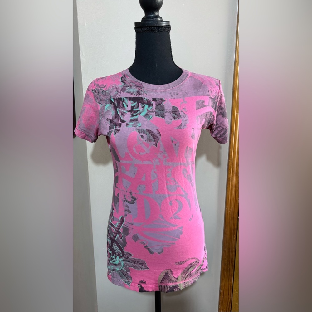 Women’s size M graphic tee shirt.